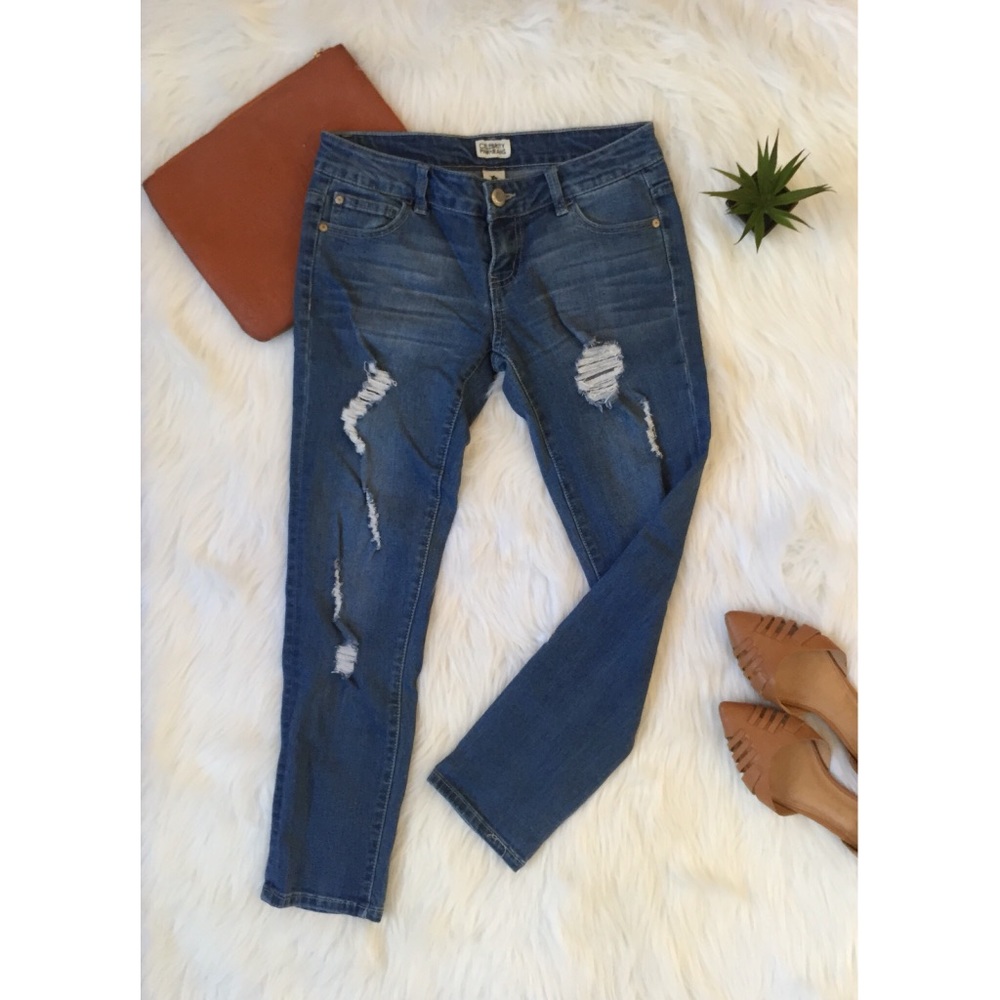 SOLD-💯Nordstrom- Celebrity Pink Distressed  Jeans